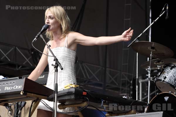 METRIC - 2009-08-30 - SAINT CLOUD - Domaine National - Scene de la Cascade - 